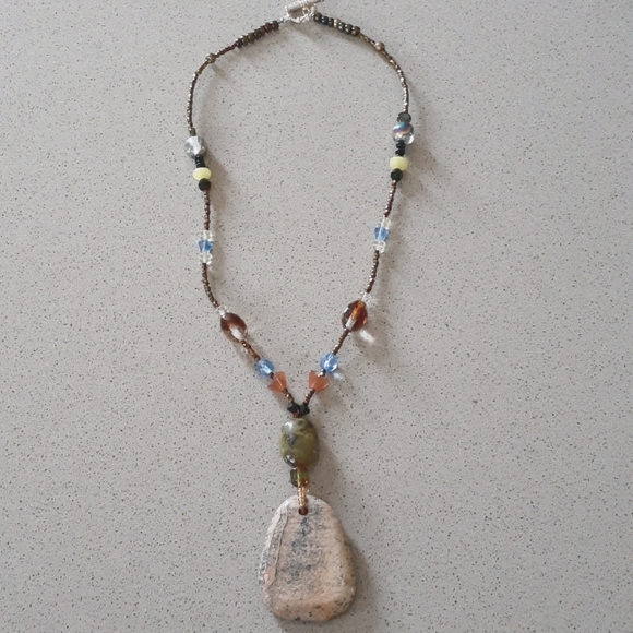 Beaded necklace with Stone Pendant - Picture 1 of 5